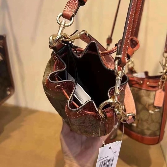 Coach MINI DEMPSEY BUCKET BAG IN SIGNATURE CANVAS WITH DANCING KITTEN PRINT NWT - Picture 7 of 14